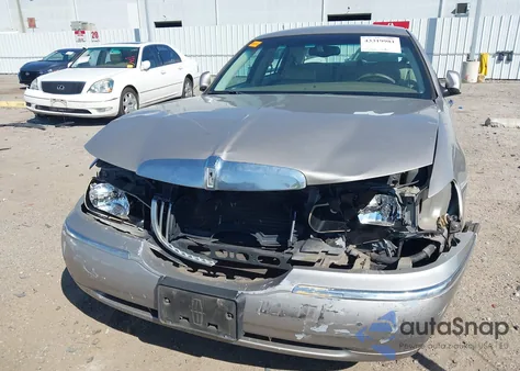 2002 Lincoln Town Car Executive from USA, damaged, VIN 1LNHM81W72Y632938